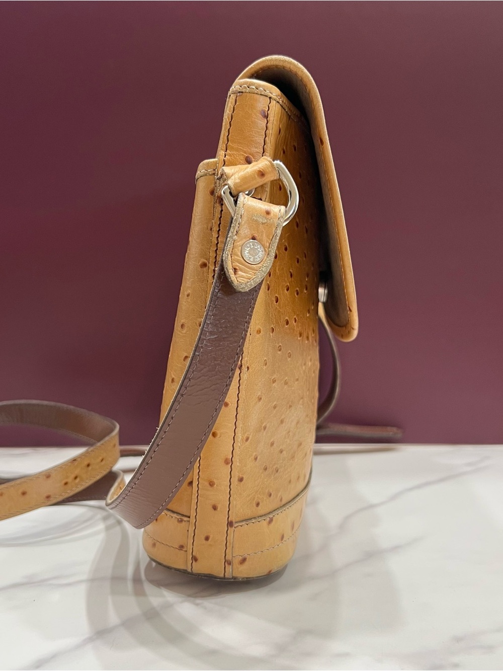 Vintage Dooney & Bourke Ostrich Embossed Leather Large Flap Bag Crossbody Strap - Picture 3 of 11